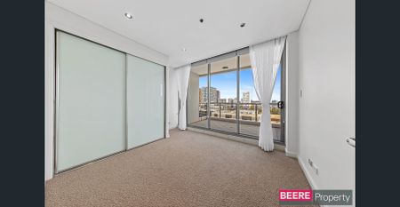 Contemporary 3 Bedroom Apartment With 2 Secure Parking Spaces - Photo 3
