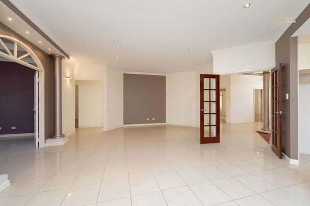 Huge Home and Walk to the Park!!!!! @$1000 Per Week - Photo 1