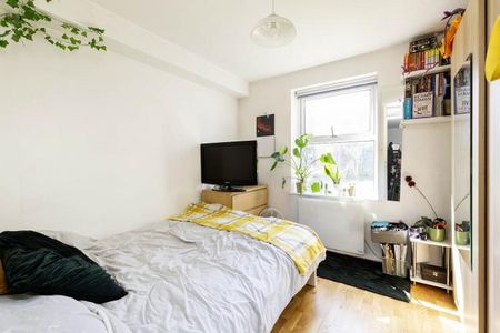 3 bedroom 1 bath close to Seven Sisters Road station with a garden - Photo 5