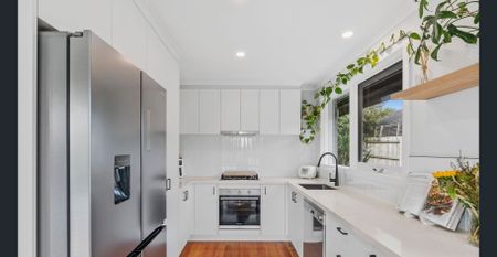 Sensationally Stylish - Photo 2