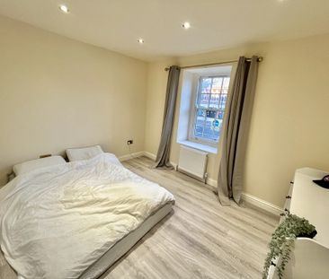 Market Place, March - Photo 4