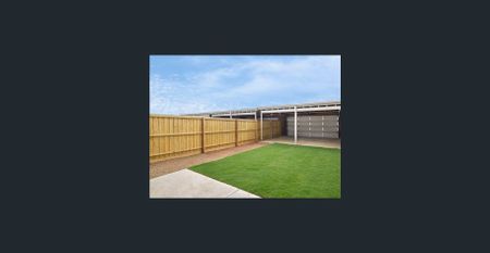 Four Bedroom Townhouse - Photo 3