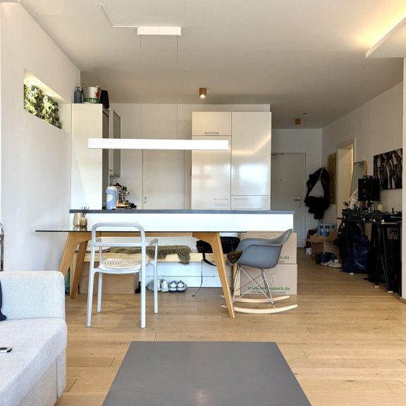 Moderne 3-Zimmer-Wohnung mit großer Loggia und Tiefgaragenstellplatz und POOL! - Photo 1