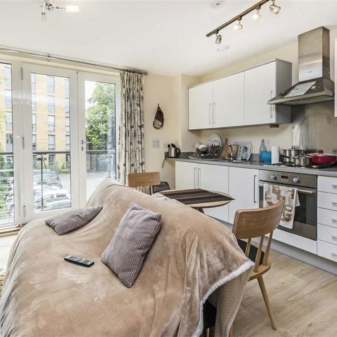 Studio to rent - Photo 1