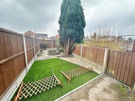 3 bedroom semi-detached house to rent - Photo 4