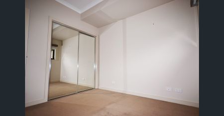 Modern living in a prime Reservoir pocket - Photo 2