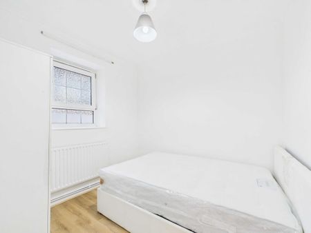 3 bedroom flat to rent - Photo 2