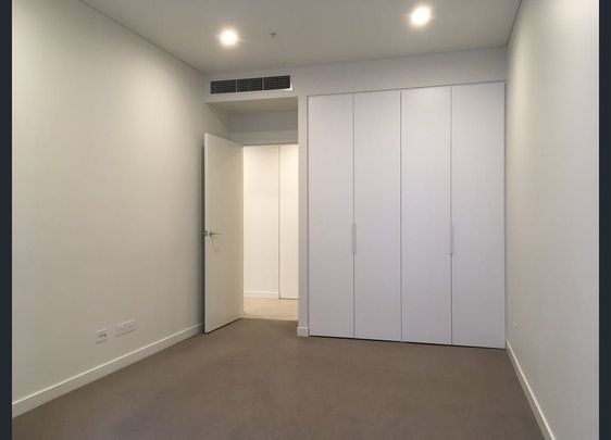 Fully Furnitured /Space and style in an exclusive development 'The Finery' - Photo 1