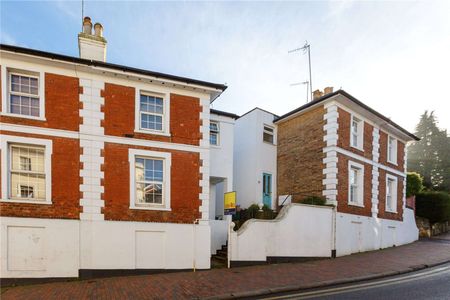 Attractive two bedroom semi-detached cottage in the Pantiles area - Photo 5