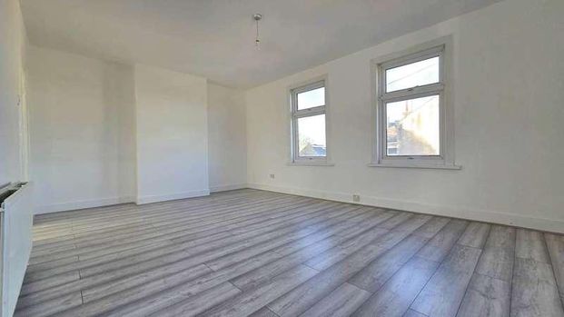 Grangewood Street, East Ham, E6 - Photo 1