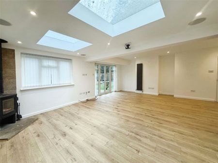 Tanglewood Close, Woking, Surrey, GU22 8LG - Photo 3