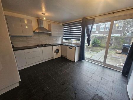 Leckie, Everglade Strand, Colindale, NW9 - Photo 2