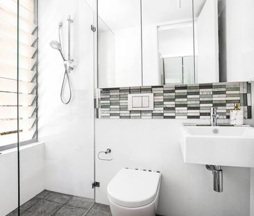 Chic Studio with Leafy Garden - Photo 3