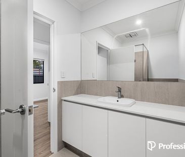 Brand New Street Front Villa! - Photo 1