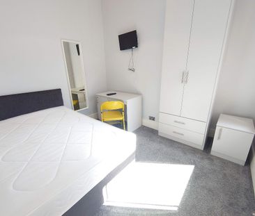 Malvern Road, Kensington. - Photo 5