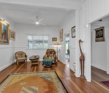 Highset Character Home - Photo 2