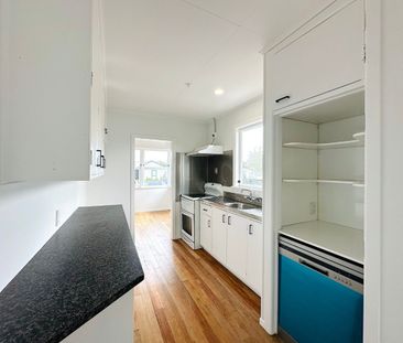 Renovated 3-Bedroom Home in Dinsdale – $630/Week - Photo 6