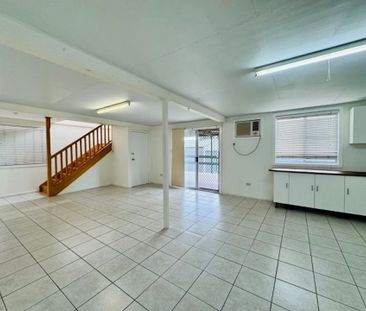 3 Bedroom Home with Internal Stairs - Photo 5