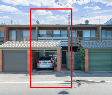 Charming Fully Furnished Townhouse in heart of CBD! - Photo 2