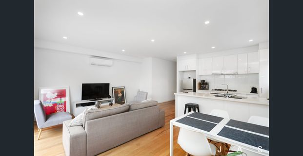 Modern, Low-Maintenance Living in a Prime West Footscray Location - Photo 1