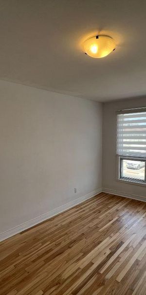 Fully Renovated 5.5 Apartment Available - A louer • For Rent - Photo 1