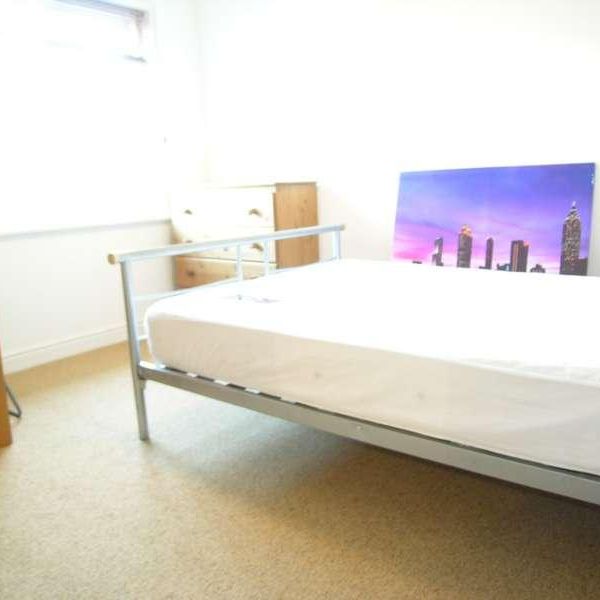 Bedroom Detached House In Winton, BH9 - Photo 1