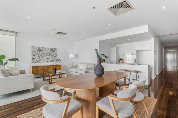 Executive Style 3 Bedroom Apartment Directly on the Beachfront - Photo 1