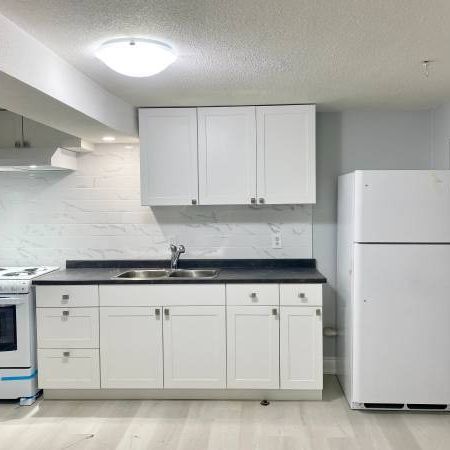 8 THORNCLIFFE AVE. # 1 - LOWER LEVEL STUDIO/ 1BATH, LAUNDRY, UTLS FREE - Photo 1