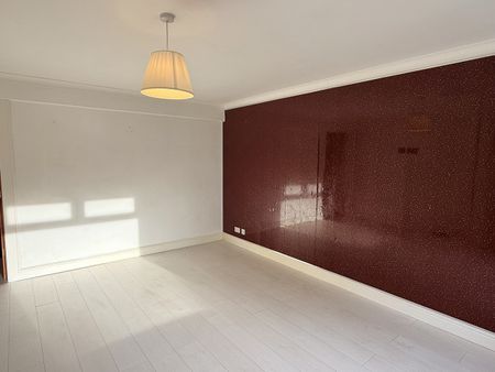 3 Bed Terraced House, Summerseat Close, M5 - Photo 5