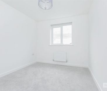 3 bed House - Semi-Detached To Let - Photo 4