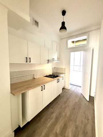 Appartement 3 pièces 51m2 MARSEILLE 4EME 890 euros - Photo 5