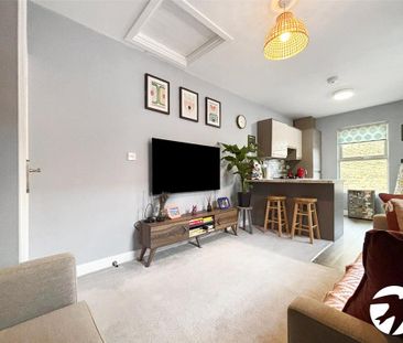 2 bedroom maisonette to rent - Photo 1