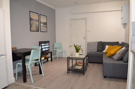 1 bedroom in a house share to rent - Photo 2