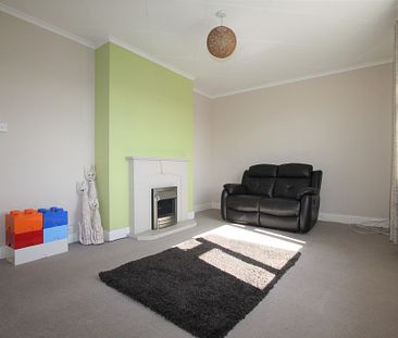 2 bed flat to rent in Pear Tree Court, Pear Tree Lane, Little Common - Photo 3