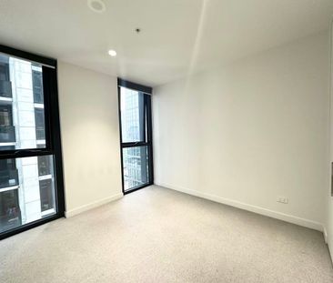 Spacious Amazing 2 Bedroom Apartment READY TO MOVE IN! - Photo 3