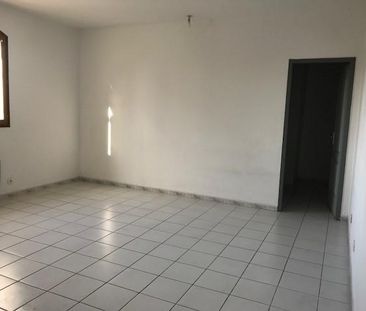 Location Appartement 2 pièces 37m² GAREOULT 83136 - Photo 1