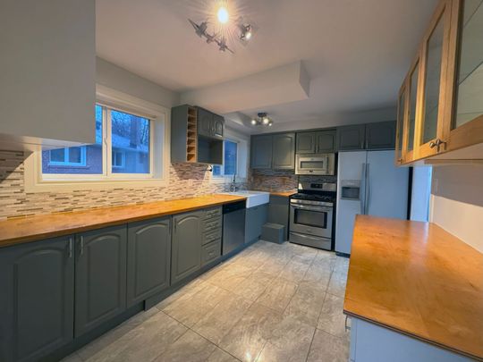 For Lease - 2 Windover Drive Unit# Main, Toronto, Ontario - Photo 1