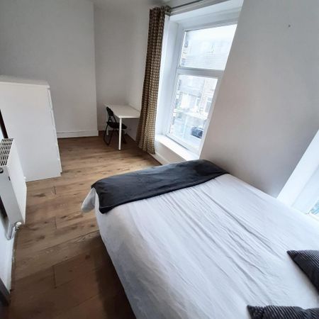 5 bedroom house to rent - Photo 2
