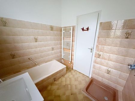 Location Appartement 3 pièces 82m² AGEN 47000 - Photo 4
