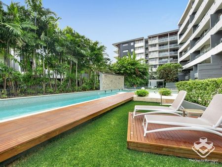 Resort Style 2-bedroom West End - Photo 5