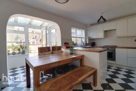 3 bedroom detached house to rent - Photo 5