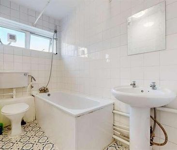 Flat, Conisborough, Bayham Street, London, NW1 - Photo 4