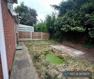 3 bedroom semi-detached house to rent - Photo 4