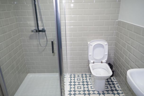 Silverwell Street, Bolton - Photo 1