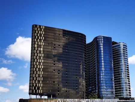 1Bed 1Bath + 1Study + 1Car Penthouse with Stunning City Story Bridge View - Photo 4