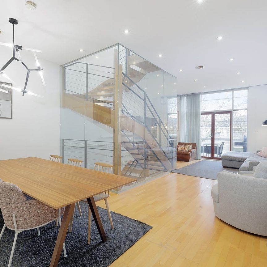 Spacious, light-filled living in a prime city-edge location - Photo 1