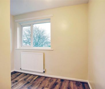 3 bedroom end of terrace house to rent - Photo 4