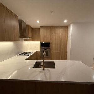 Brand New VanWest Karrisdale luxury 1bed + Den /1bath condo for rent - Photo 2