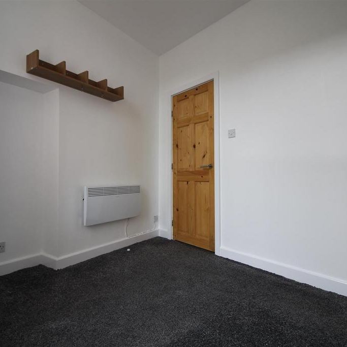 1 bedroom ground floor flat to rent - Photo 1