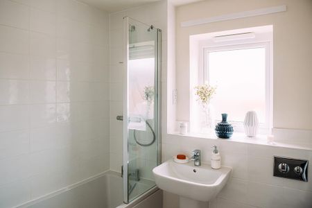 3 bedroom semi-detached house to rent - Photo 4